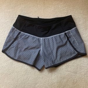 Lululemon Size 6 Speed Up Shorts 4”